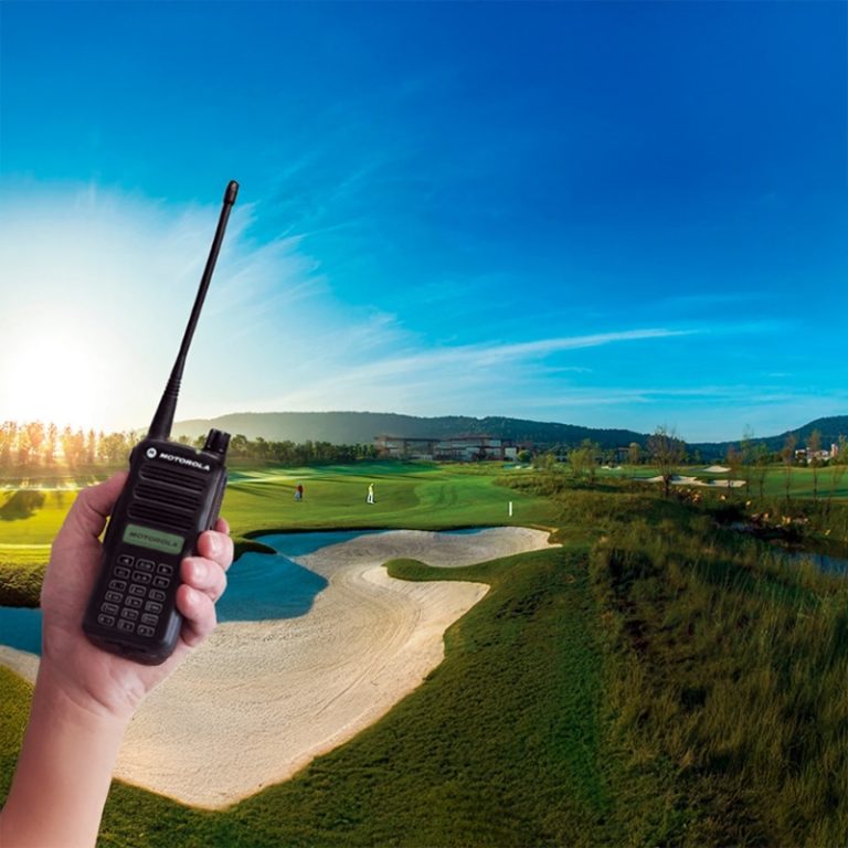 Nên dùng máy bộ đàm quản lý sân golf