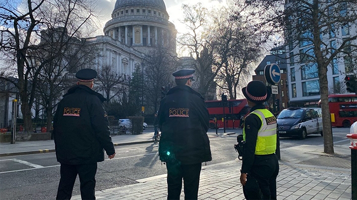 Cảnh sát Luân Đôn sử dụng body camera VB400